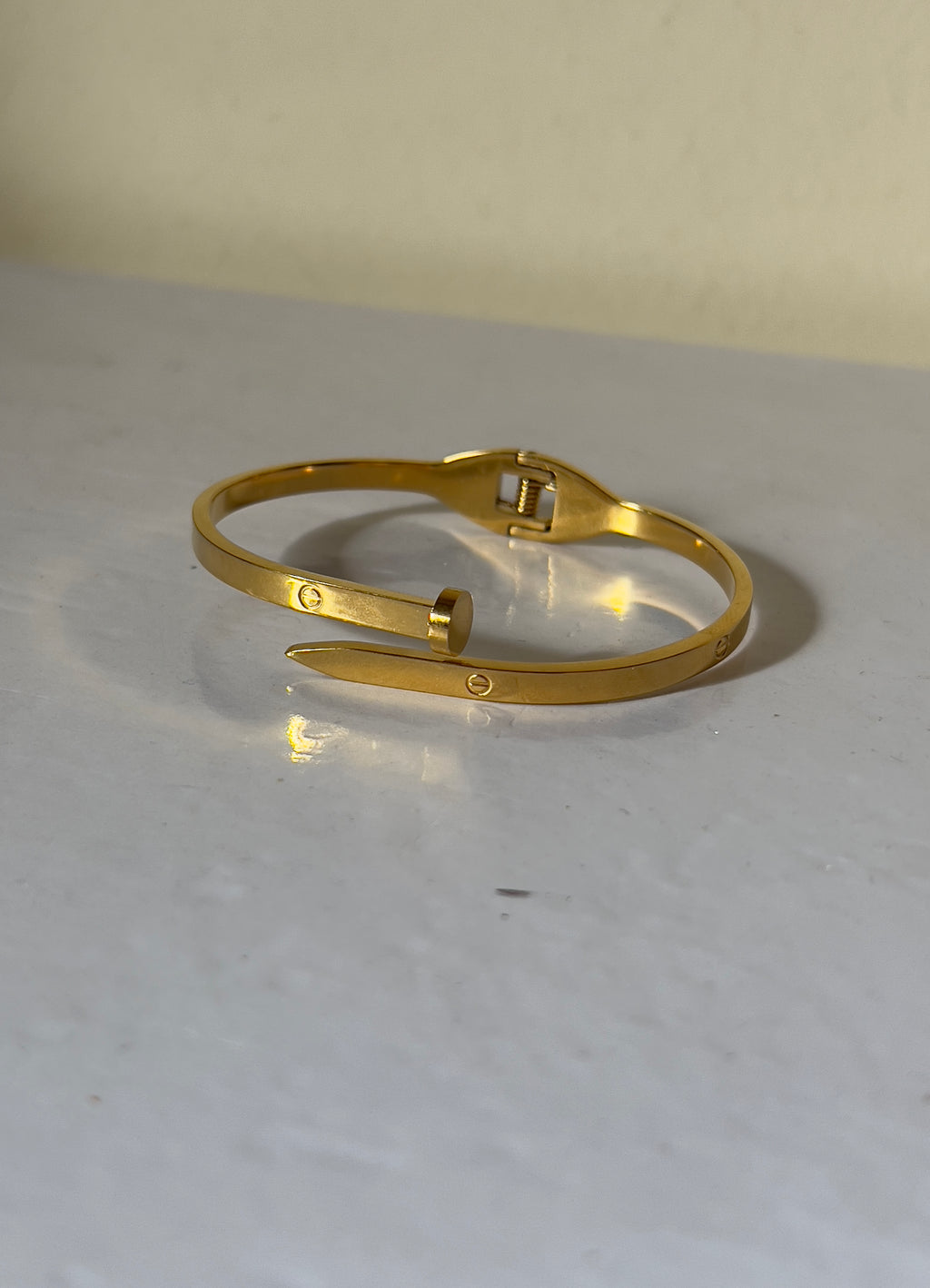 Thin Cartier nail