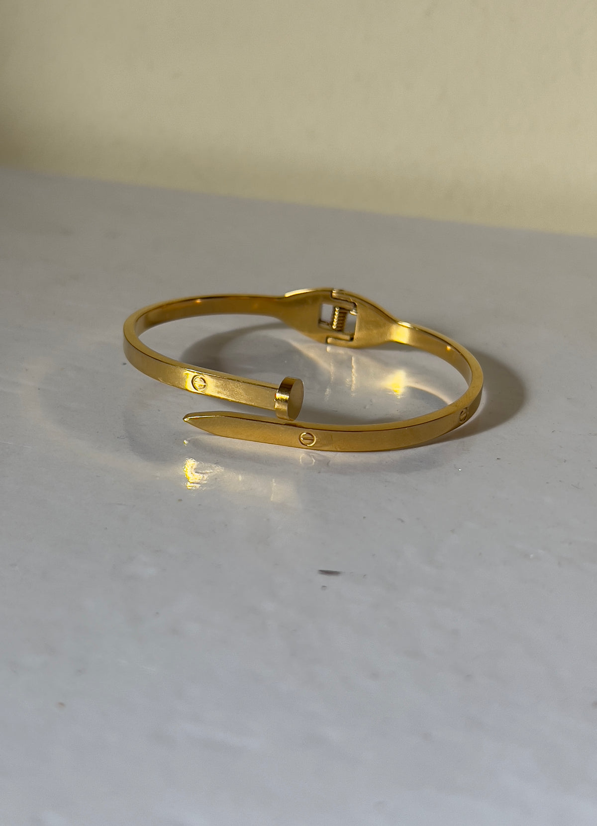 Thin Cartier nail
