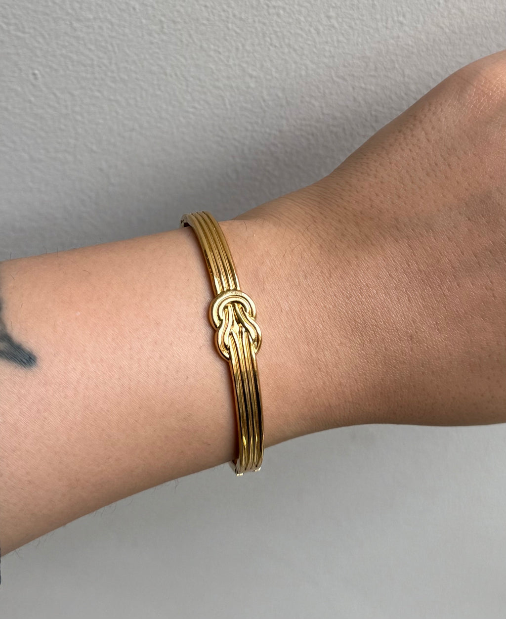 Knot bangle