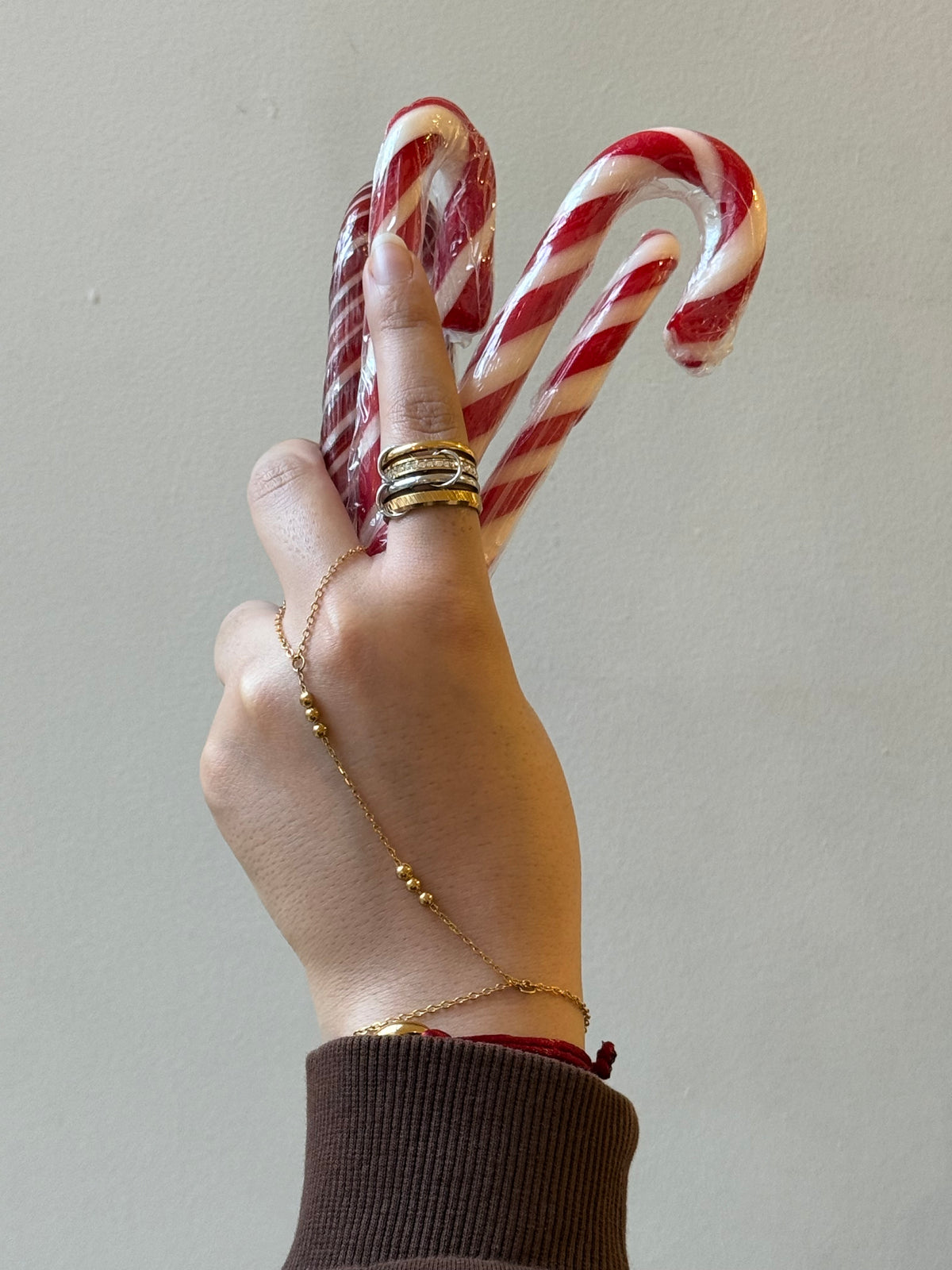 Triple karma handchain
