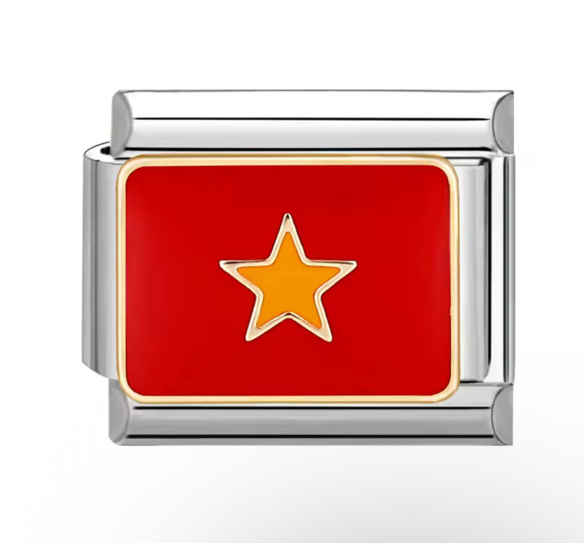 Red star charm