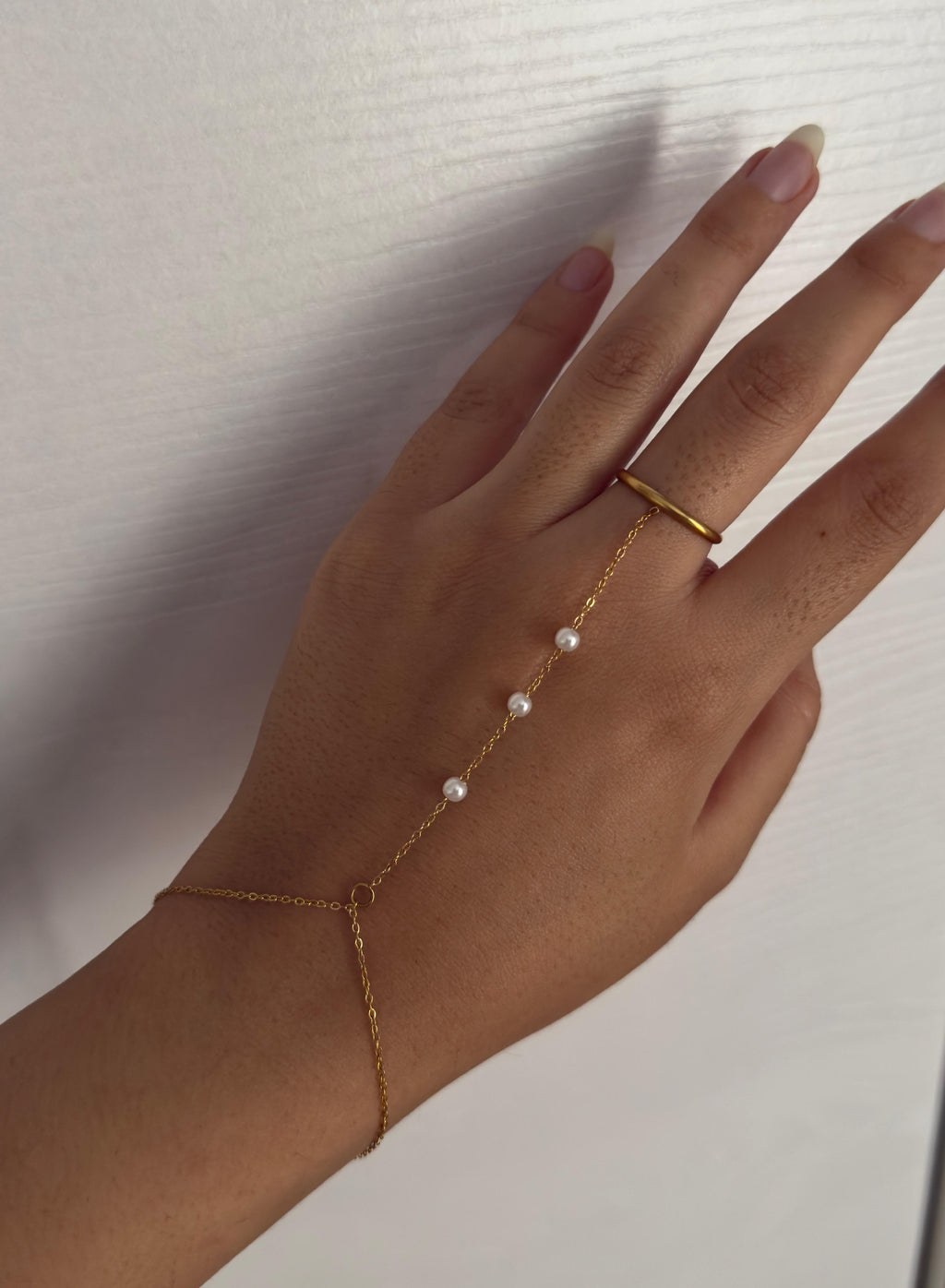 Pearla Handchain